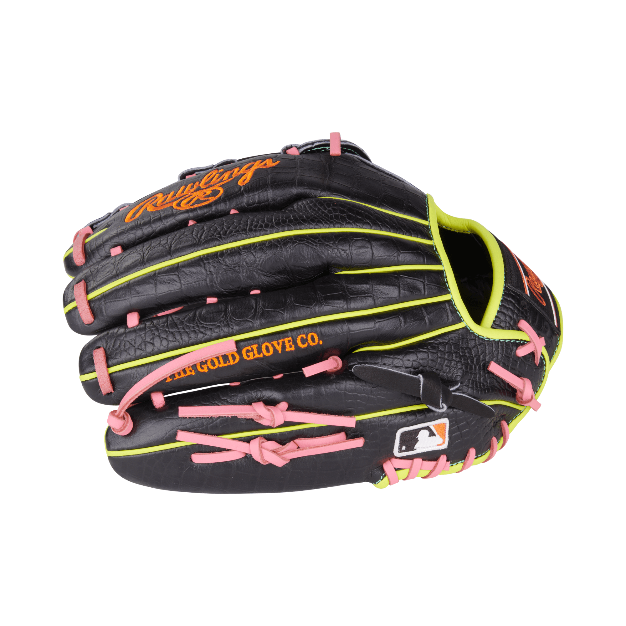 Detail of fingers emphasizing the Pro H™ web and construction for outfield performance.
