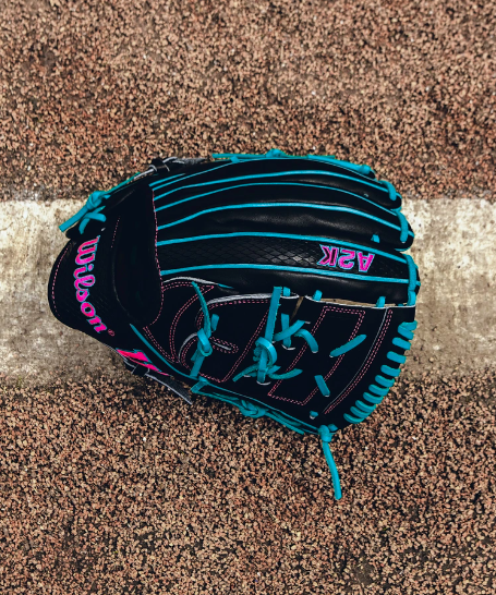 Wilson A2000 B2 pitcher's glove in black and teal with Pro Stock Select leather and Closed 2-Piece Web design.