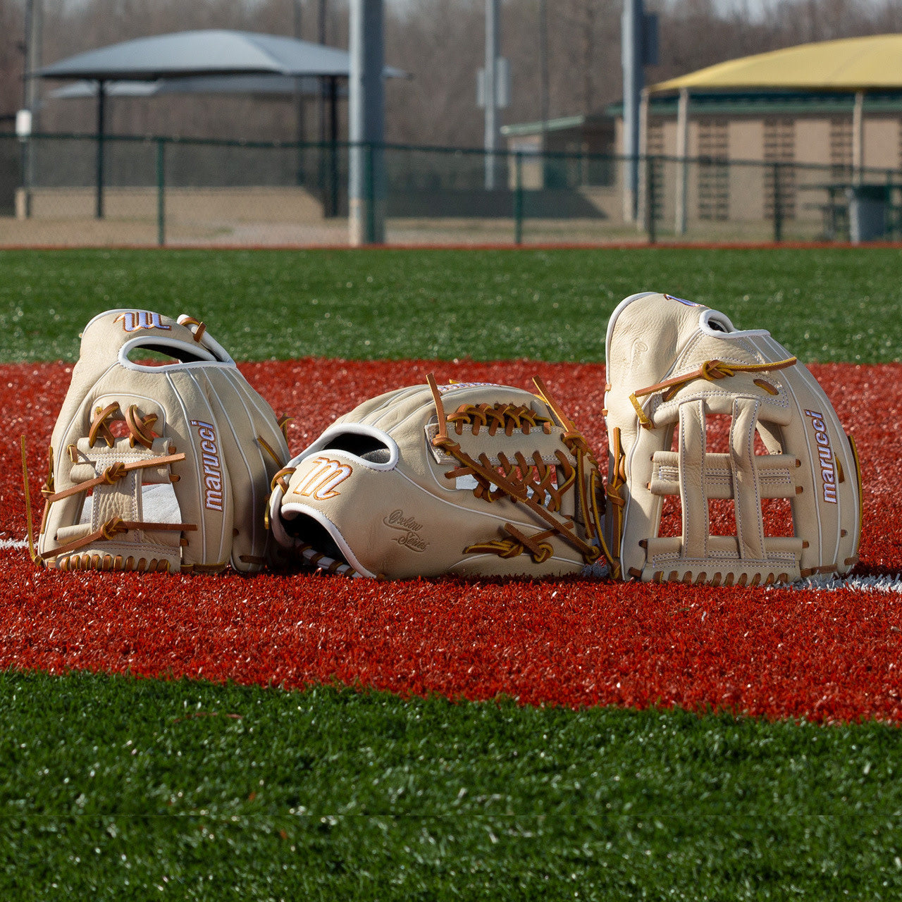 Wilson A500 H-Web 10.5 Youth Infielders Glove, Right-Hand Throw